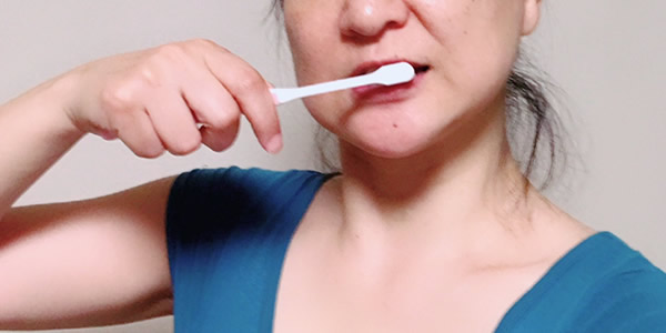 健康を守るために歯を磨く